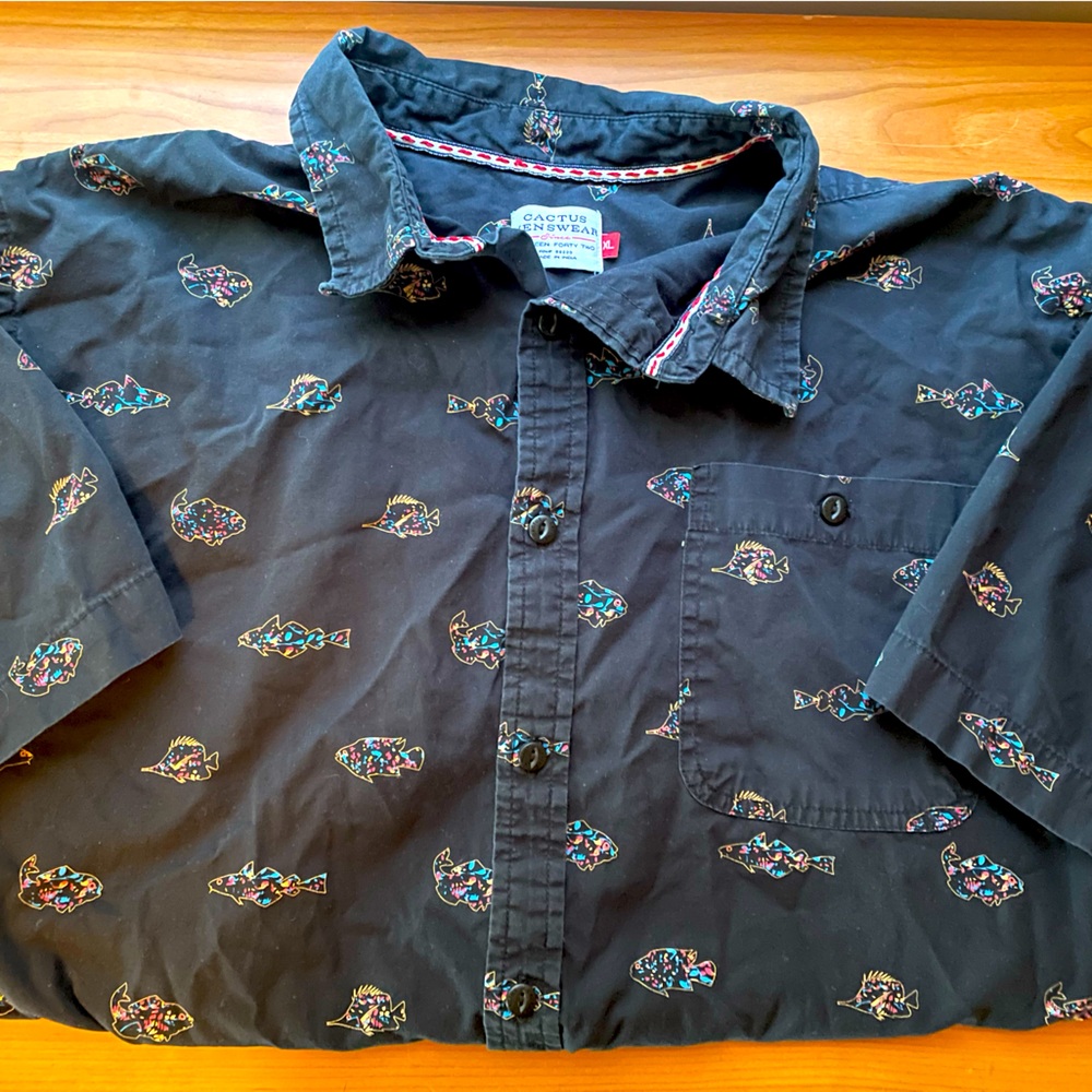 Men’s fish print collared shirt